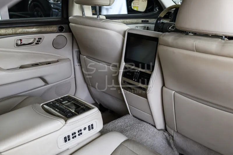 2013 لكزس إل إس 460 إل