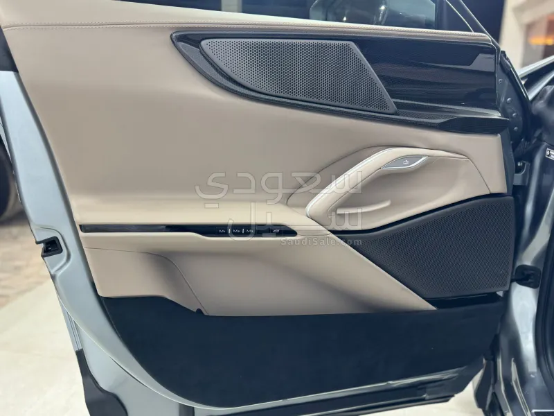 2025 فيراري بوروسانجوي