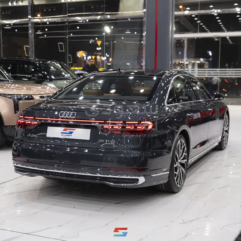 2026 اودي اي 8 ال 55تي اف اس أي