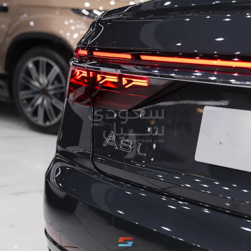 2026 اودي اي 8 ال 55تي اف اس أي