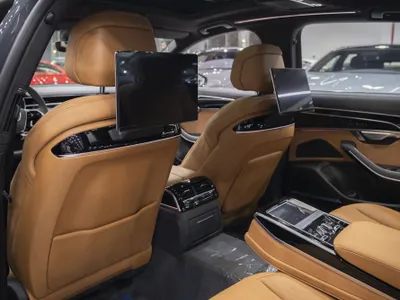 2026 اودي اي 8 ال 55تي اف اس أي