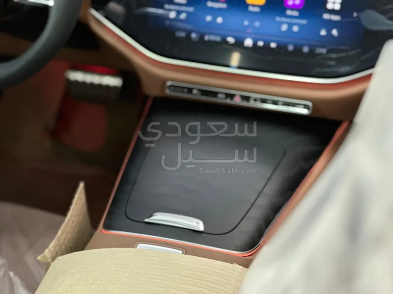 2025 مرسيدس - بنز إي 300 أي إم جي