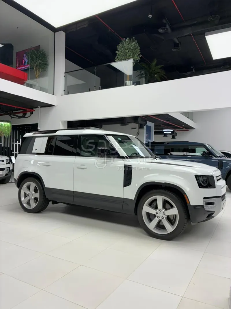 2020 لاند روفر ديفيندر 110