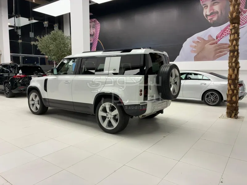 2020 لاند روفر ديفيندر 110