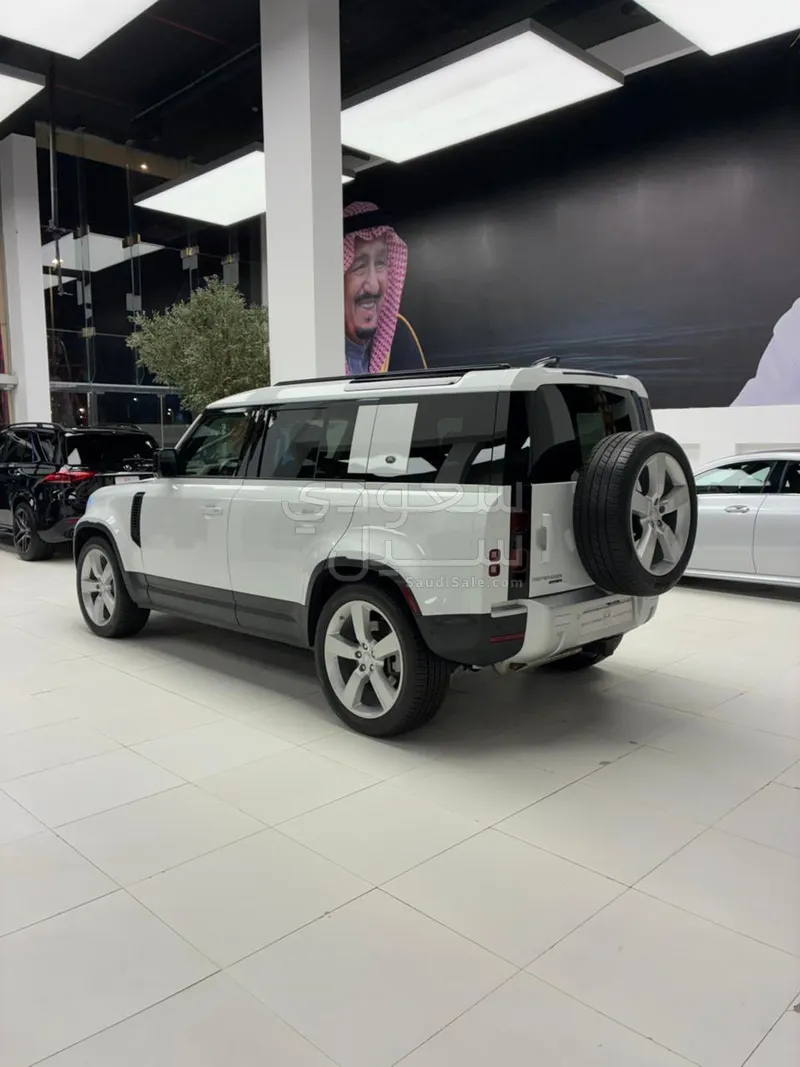 2020 لاند روفر ديفيندر 110