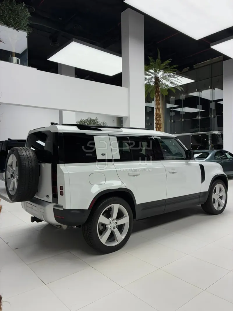 2020 لاند روفر ديفيندر 110