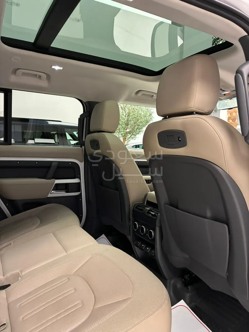 2020 لاند روفر ديفيندر 110