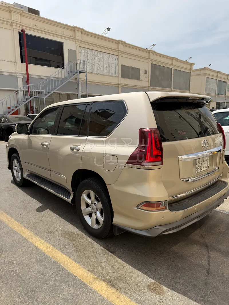 2012 لكزس جي إكس 460