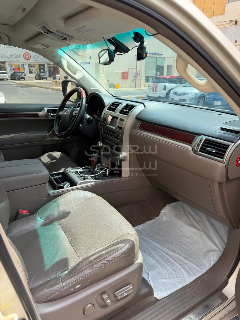 2012 لكزس جي إكس 460