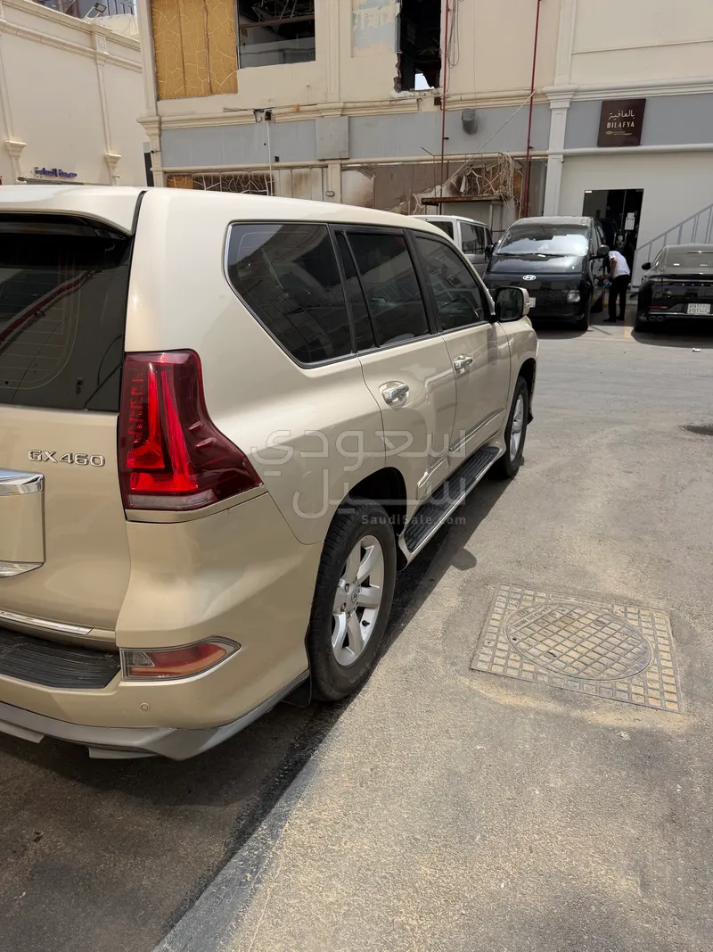 2012 لكزس جي إكس 460