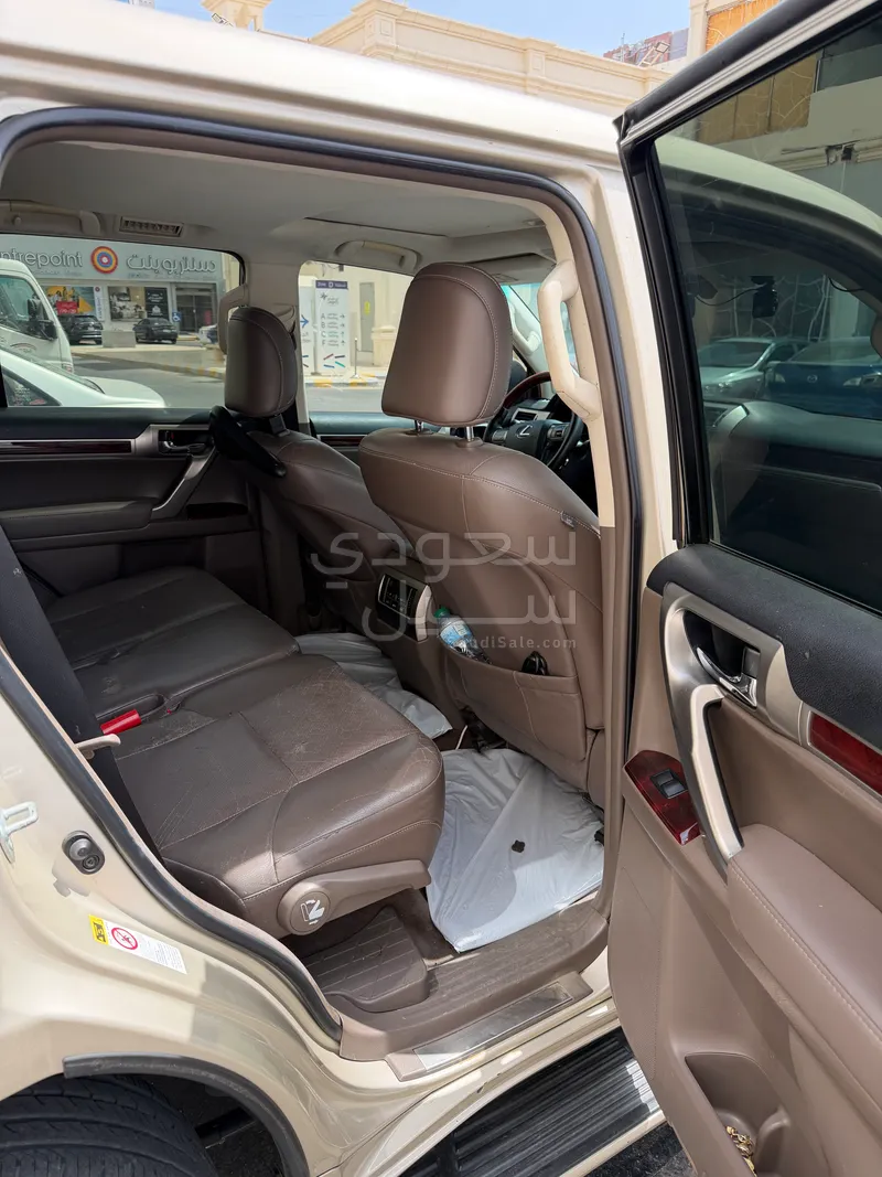 2012 لكزس جي إكس 460