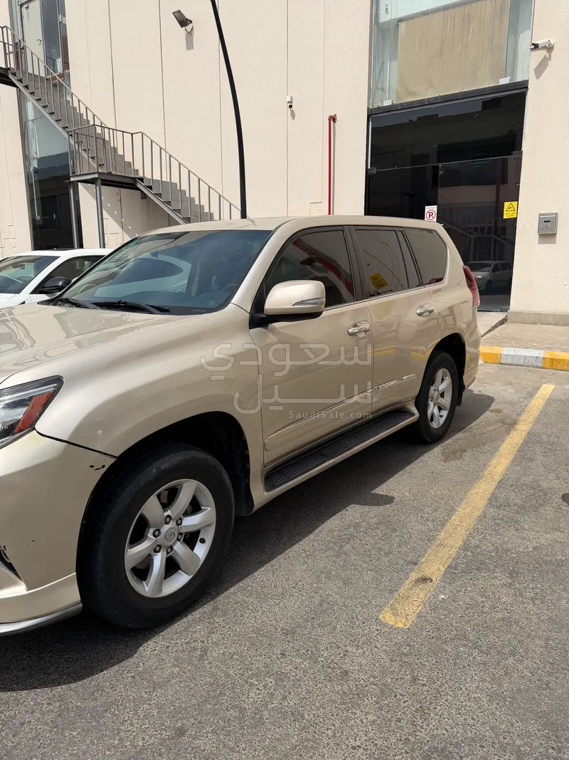 2012 لكزس جي إكس 460