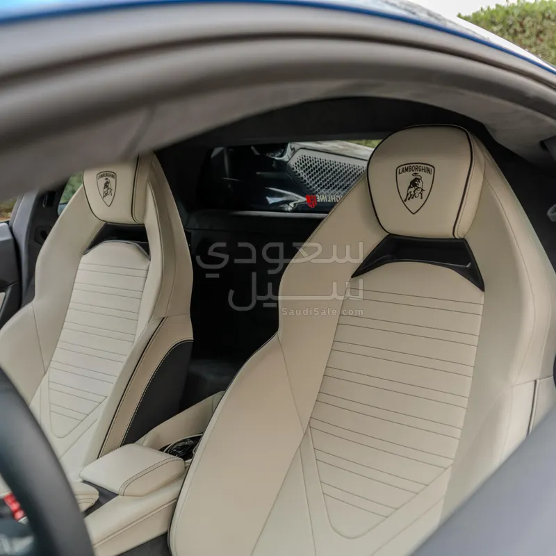 2025 لمبرجيني ريفويلتو