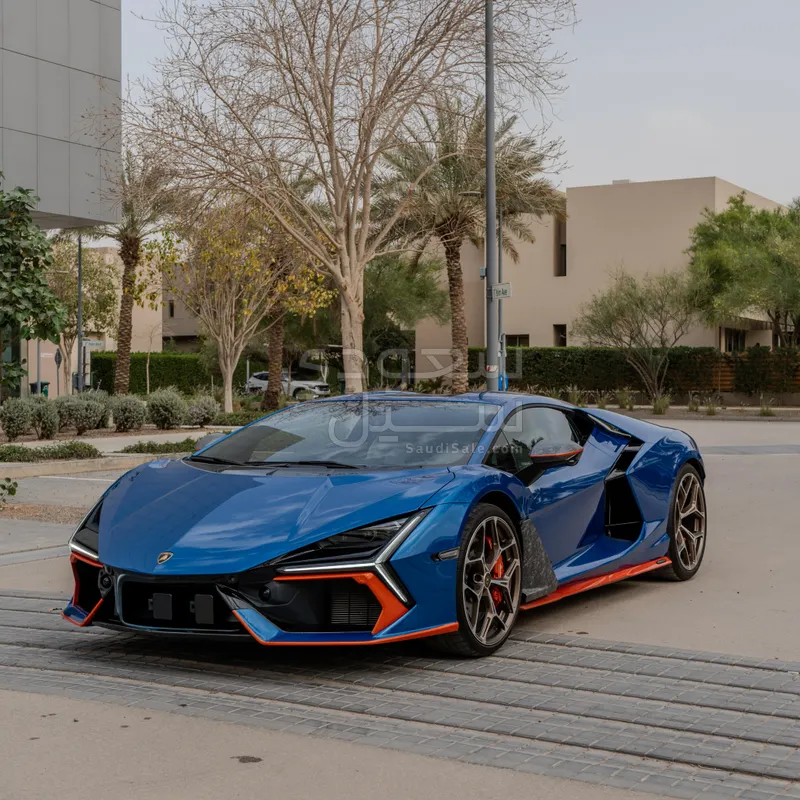 2025 لمبرجيني ريفويلتو