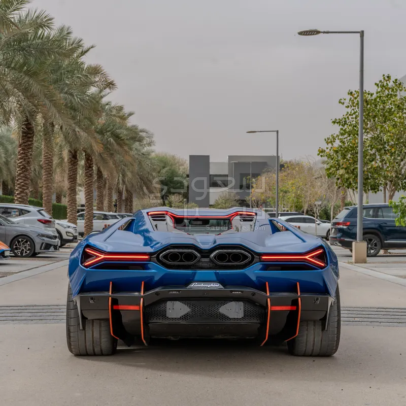 2025 لمبرجيني ريفويلتو