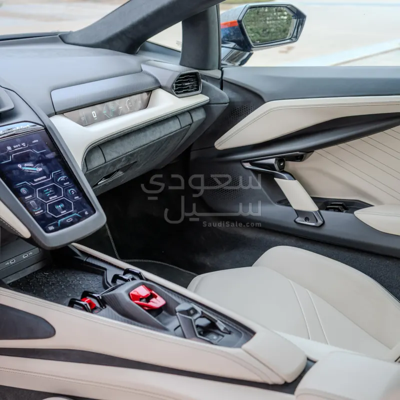 2025 لمبرجيني ريفويلتو