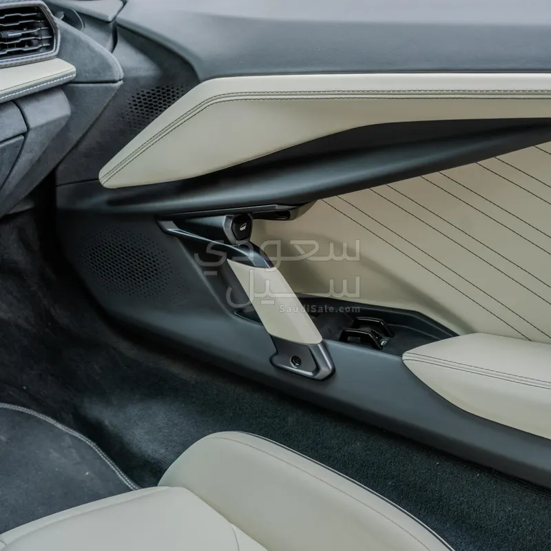 2025 لمبرجيني ريفويلتو