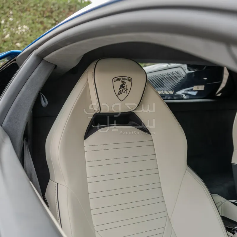 2025 لمبرجيني ريفويلتو