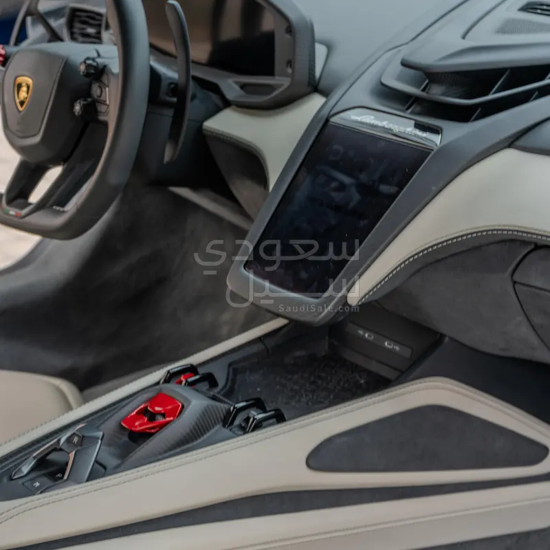 2025 لمبرجيني ريفويلتو