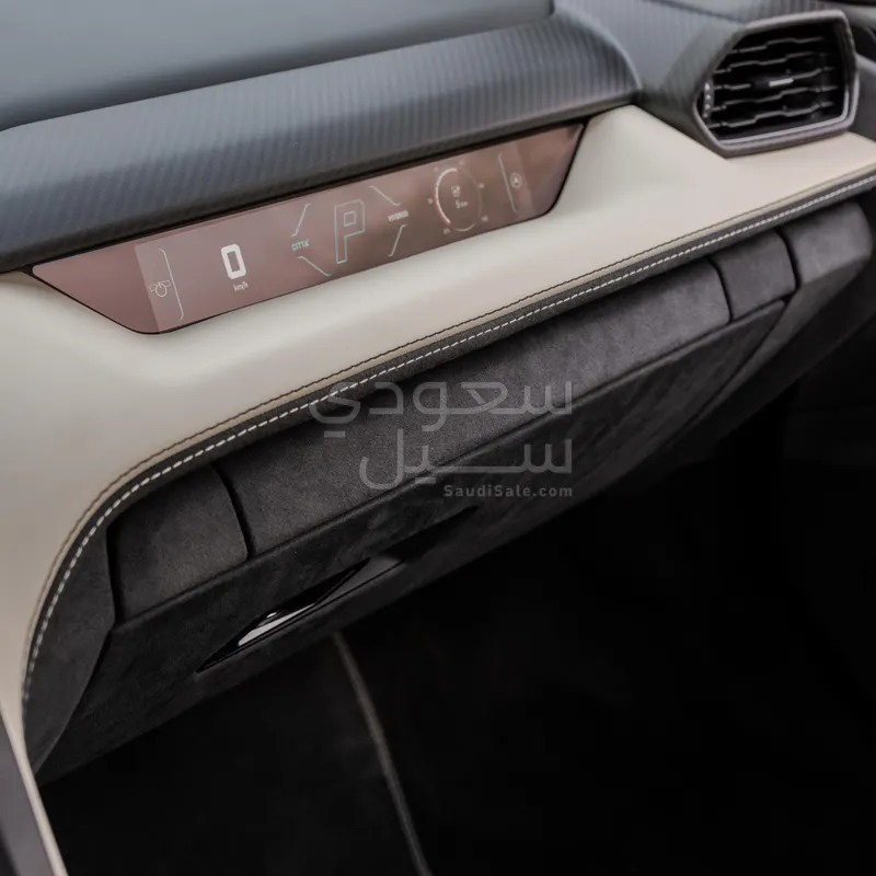 2025 لمبرجيني ريفويلتو