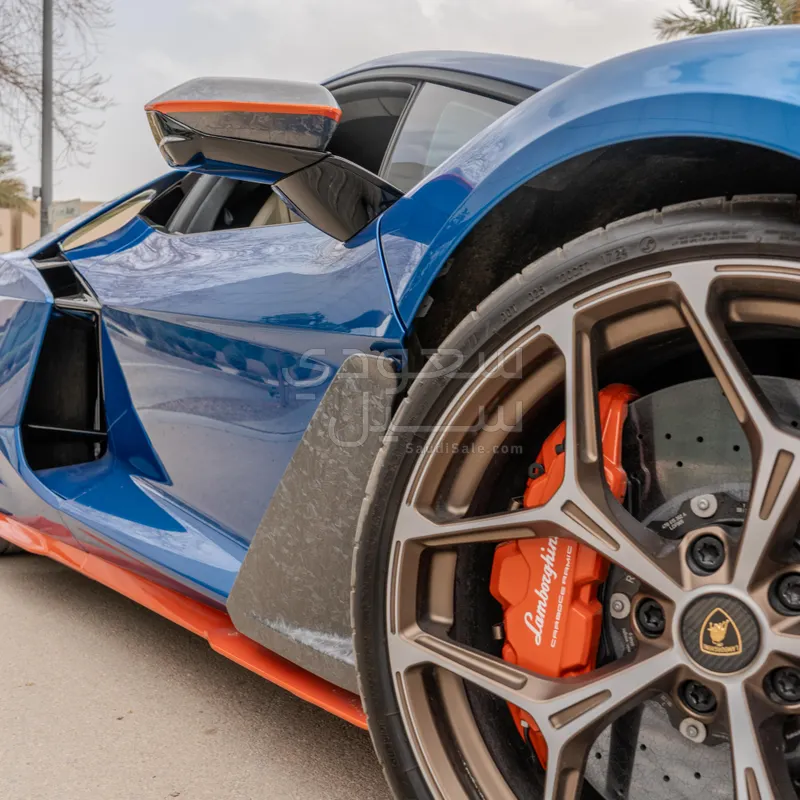 2025 لمبرجيني ريفويلتو