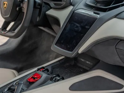 2025 لمبرجيني ريفويلتو