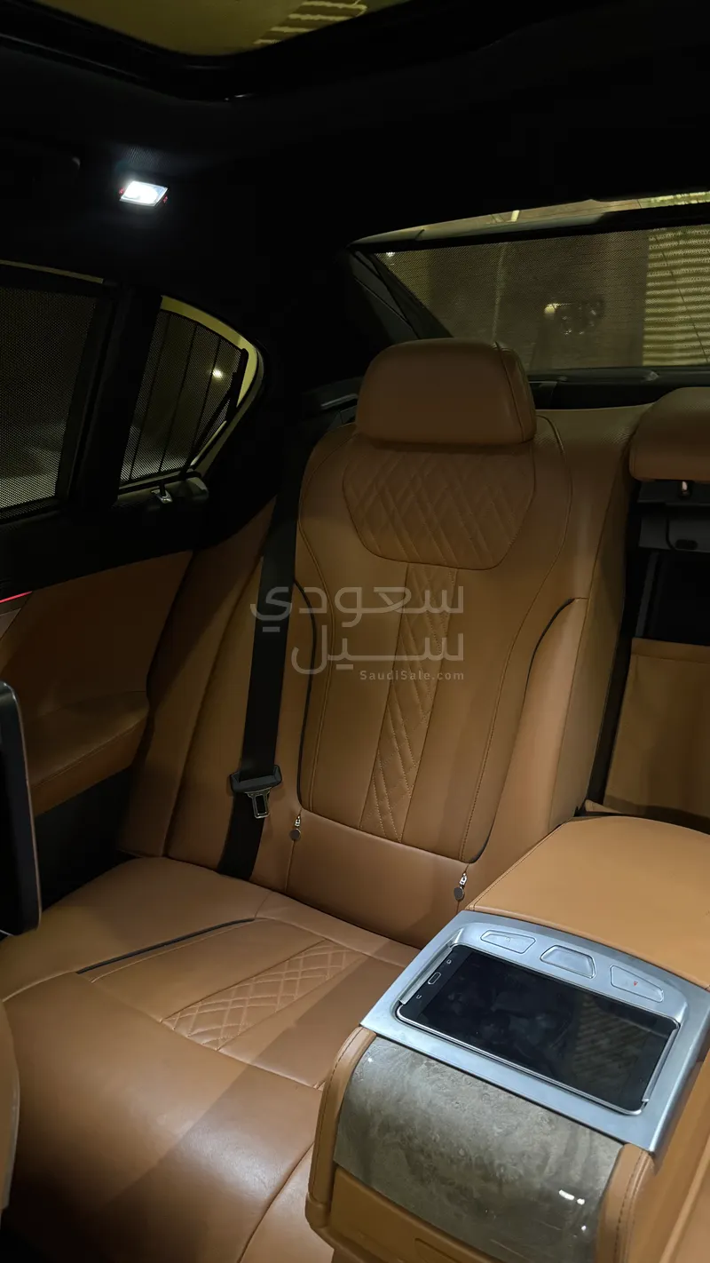 2020 بي ام دبليو الفئة السابعة 730 إل أي