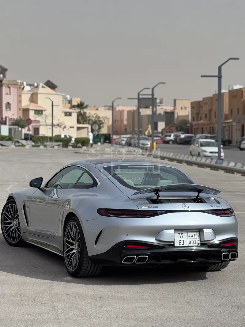 2025 مرسيدس - بنز جي تي 63إس