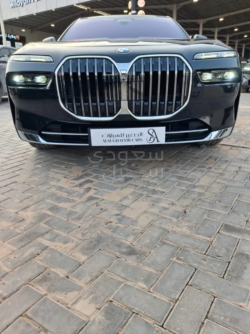 2023 بي ام دبليو الفئة السابعة 730 أي