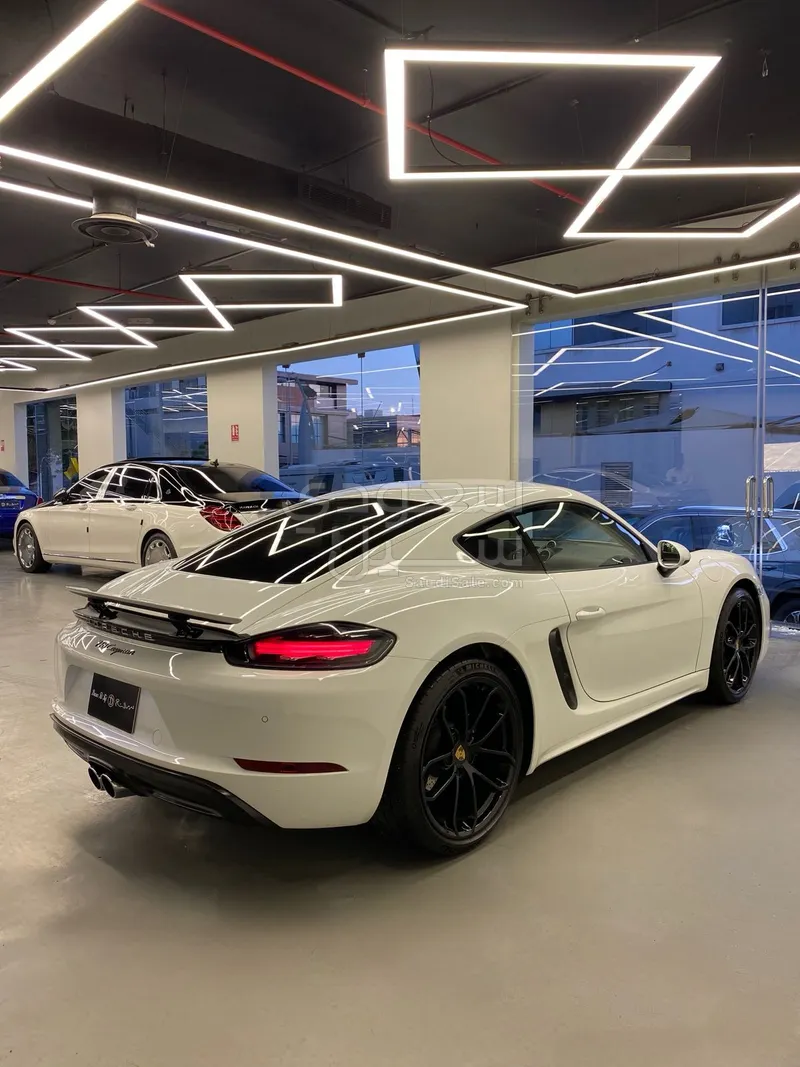 2024 Porsche Cayman