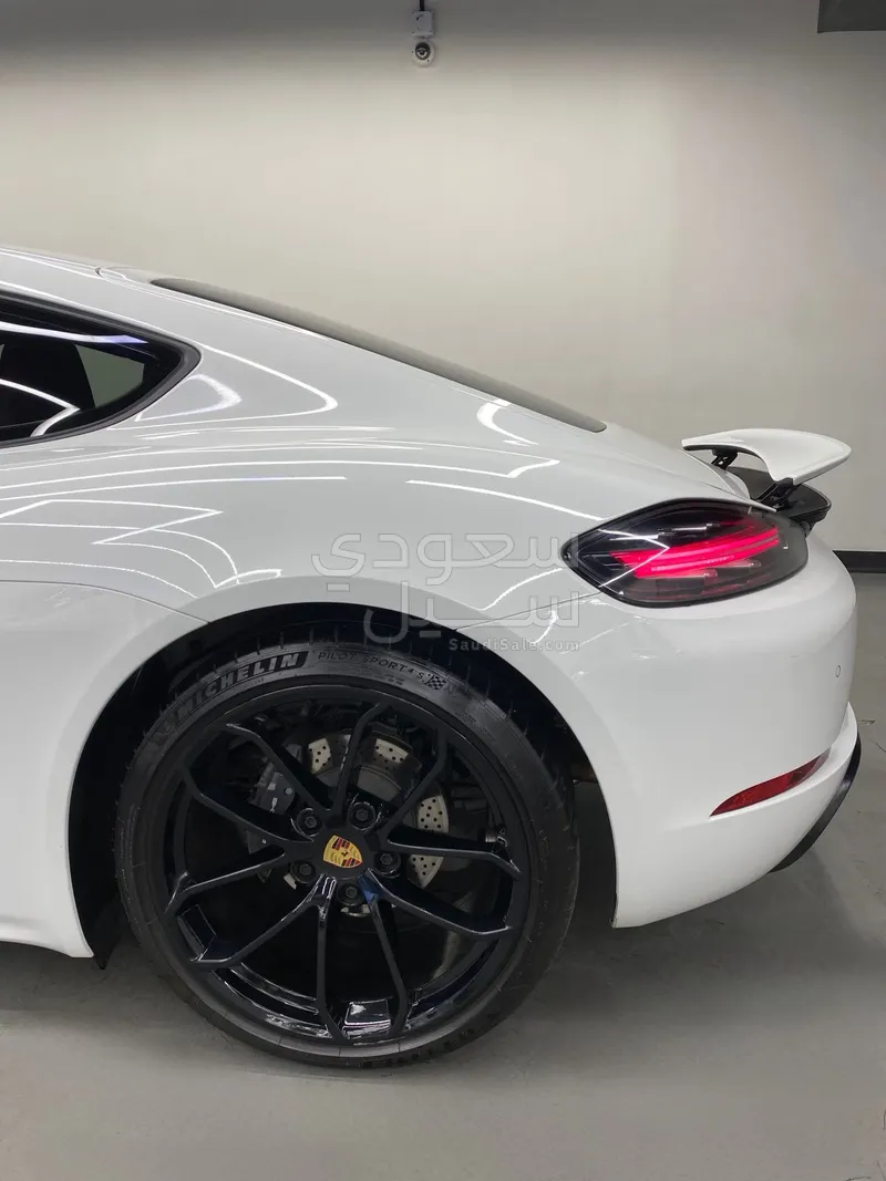 2024 Porsche Cayman
