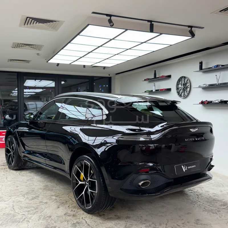 2021 استون مارتن دي بي اكس 550