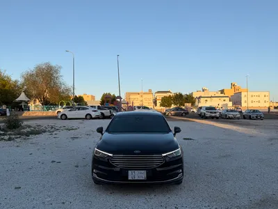 2022 فورد توروس تيتانيوم بلس