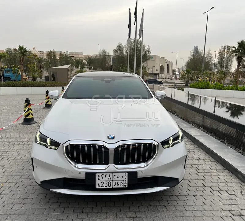 2025 بي ام دبليو الفئة الخامسة 520 أي