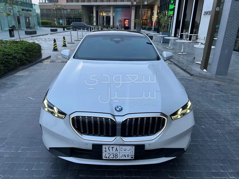 2025 بي ام دبليو الفئة الخامسة 520 أي