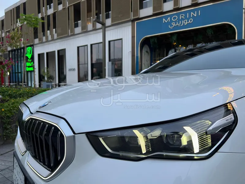 2025 بي ام دبليو الفئة الخامسة 520 أي