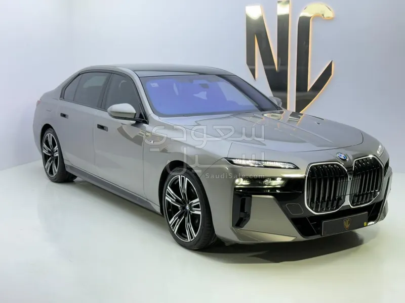 2025 بي ام دبليو الفئة السابعة 735أي