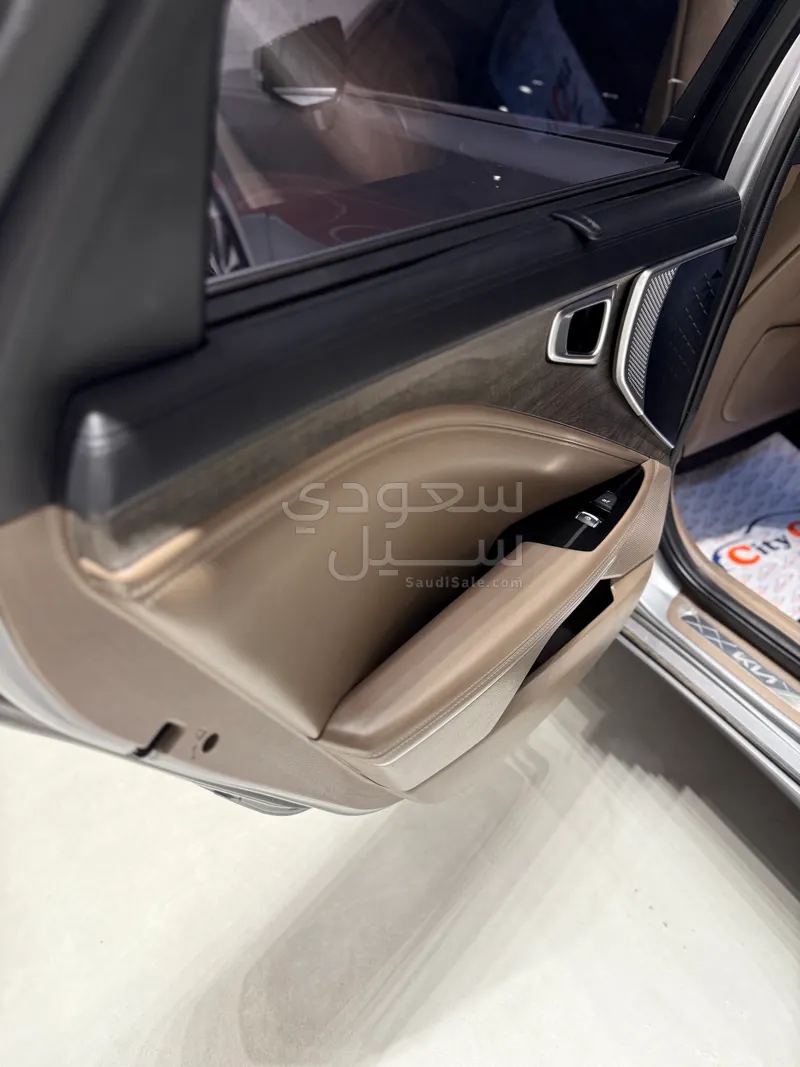 2021 Kia K8