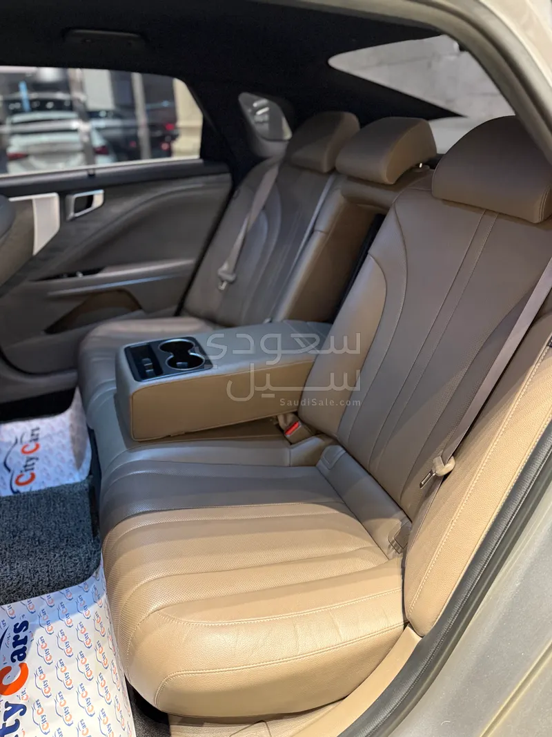 2021 Kia K8