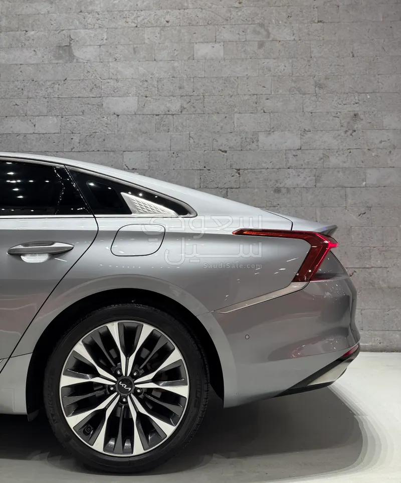 2021 Kia K8