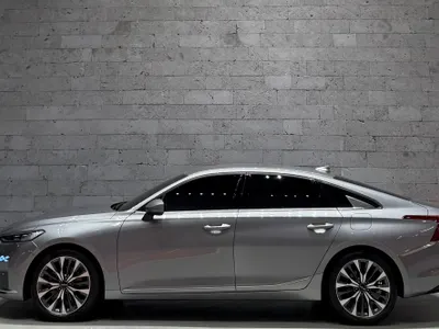 2021 Kia K8
