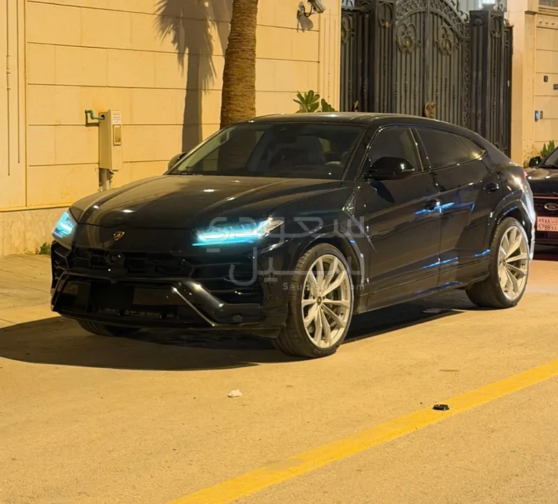 2022 لمبرجيني اوروس اس