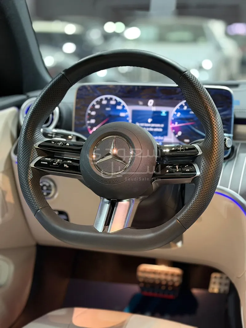 2025 مرسيدس - بنز سي إل إي 200