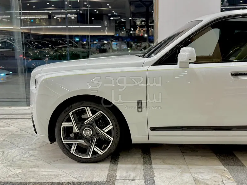 2025 رولز رويس كولينان بلاك بادج