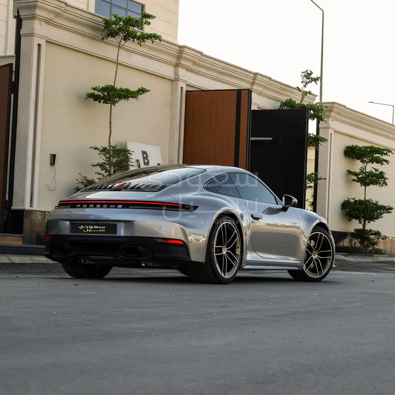 2025 بورش 911 كاريرا جي تي