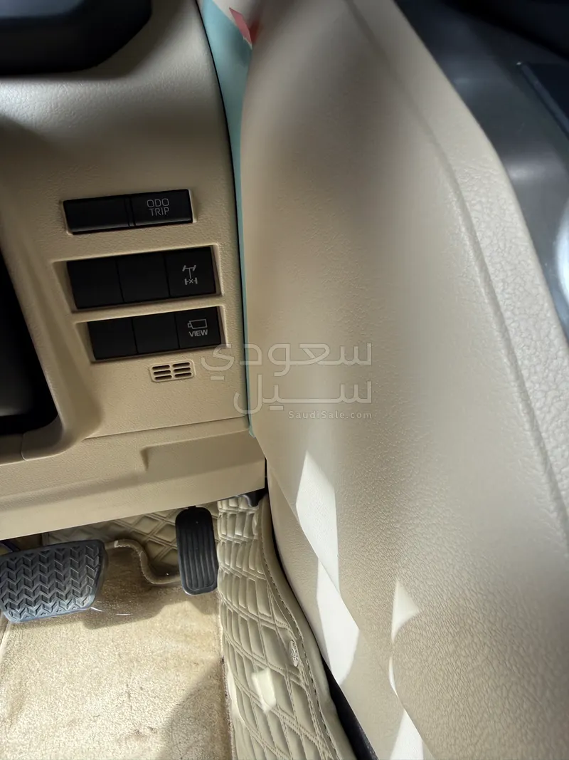 2024 تويوتا لاند كروزر جي اكس ار 3