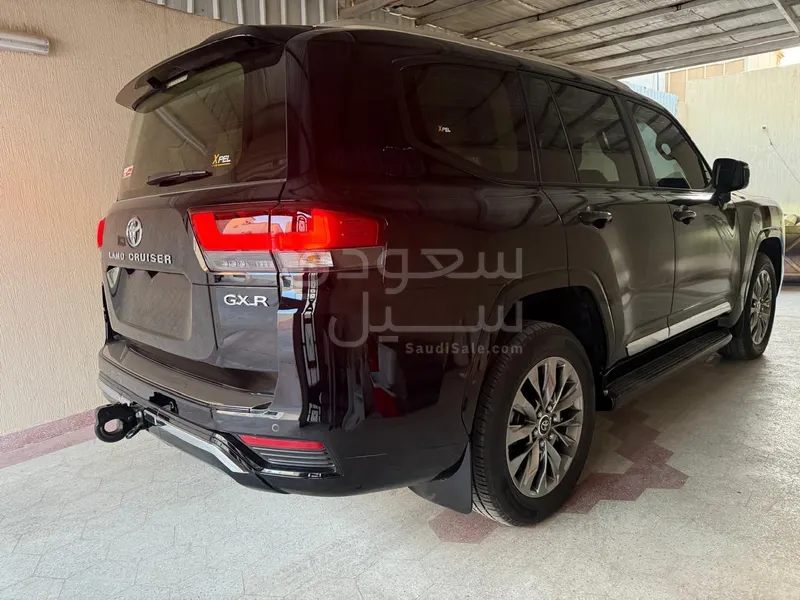 2024 تويوتا لاند كروزر جي اكس ار 3