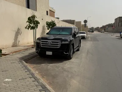 2024 تويوتا لاند كروزر جي اكس ار 3