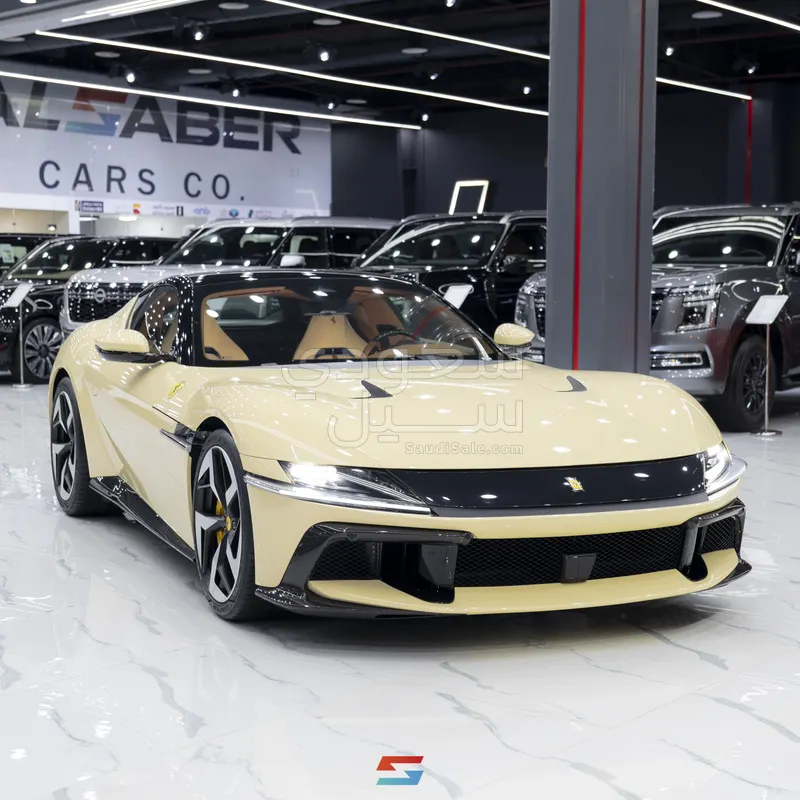 2025 فيراري 12 سيليندر