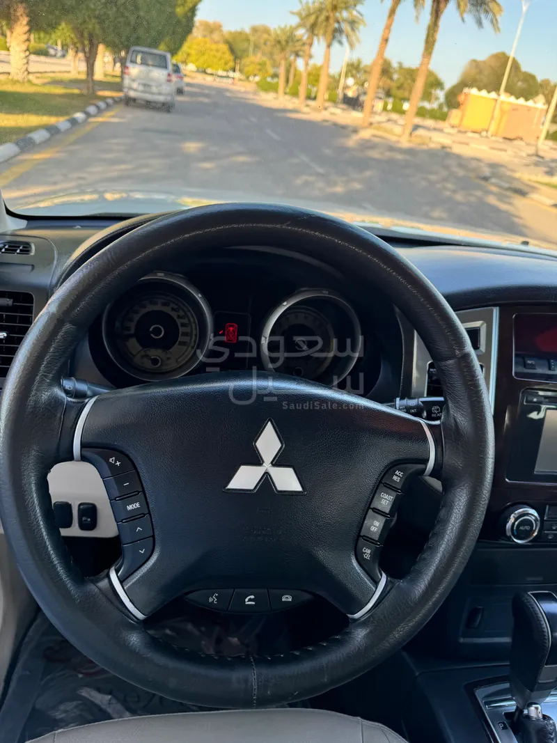 2019 متسوبيشي باجيرو